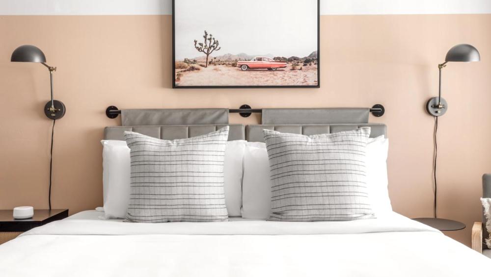 Deluxe Family Room interior